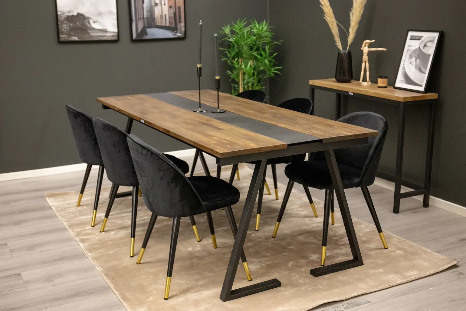 Jakarta og Velvet Spisegruppe