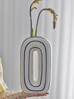 Mae vase