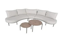 Solnes utesofagruppe med bord