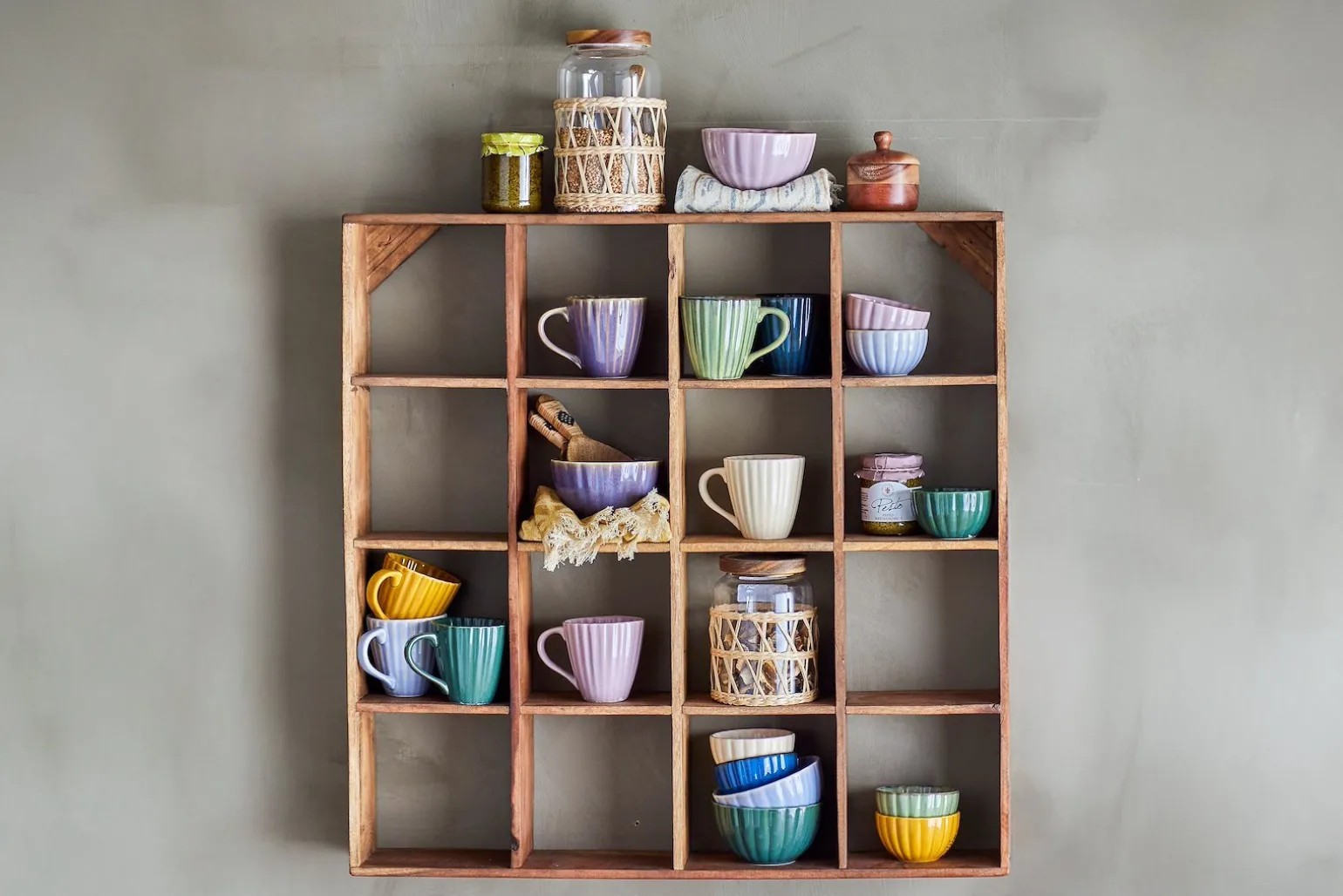 Tilo vegghylle